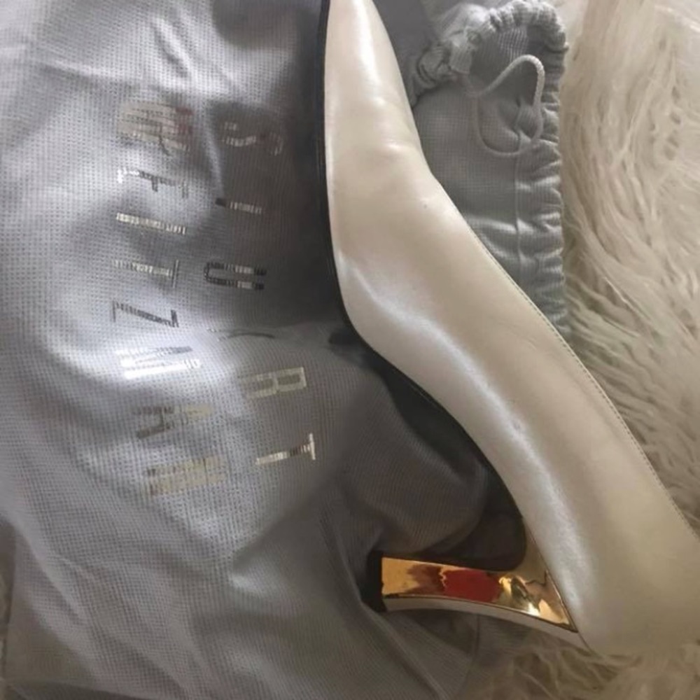 Stewart Weismann Pumps .. size 8 run small